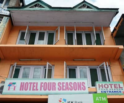 https://imgcld.yatra.com/ytimages/image/upload/t_hotel_yatra_city_desktop/v1440064415/Domestic Hotels/Hotels_Srinagar/Four Season Guest House/DSC_2110.jpg